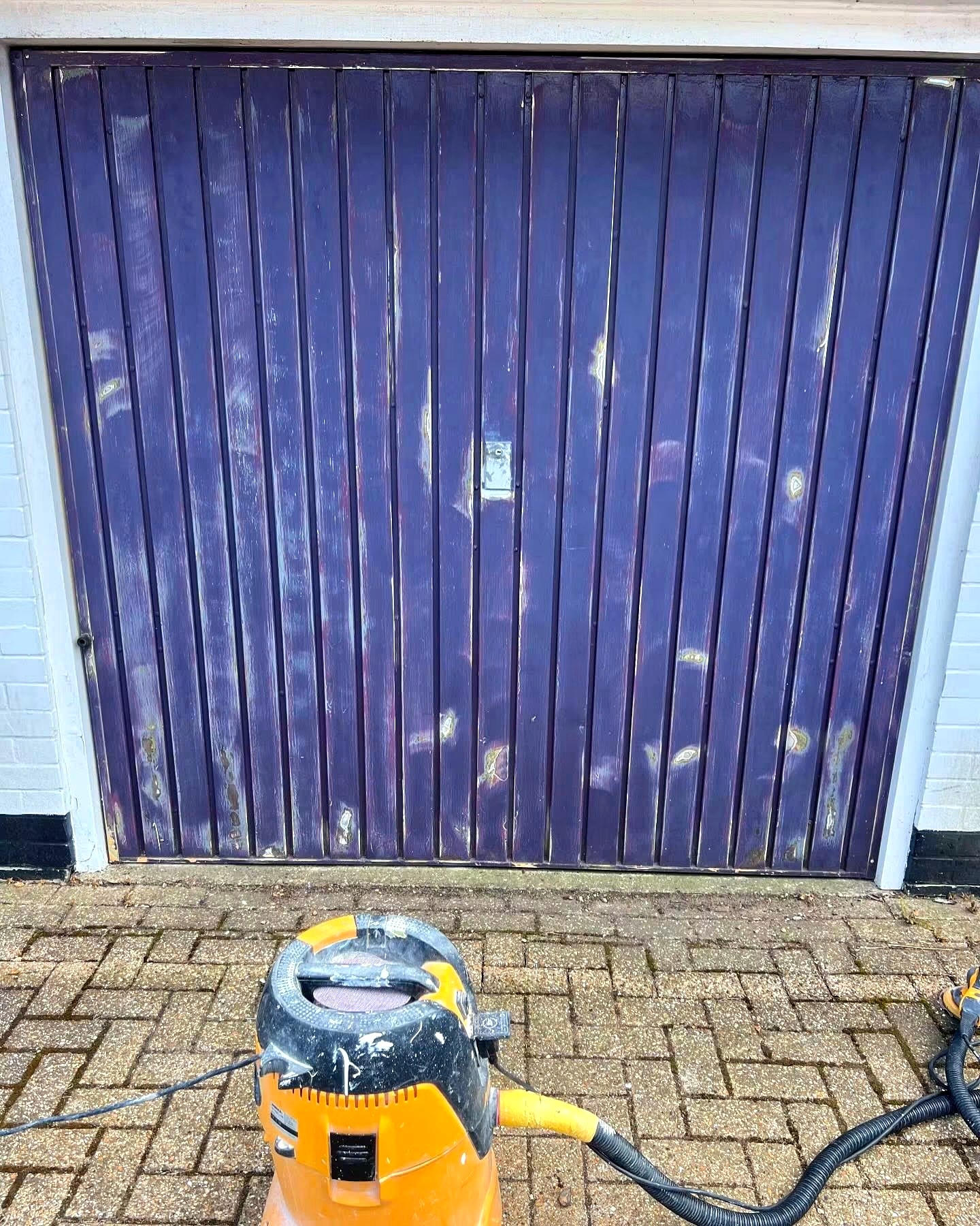 Garage door before refinishing